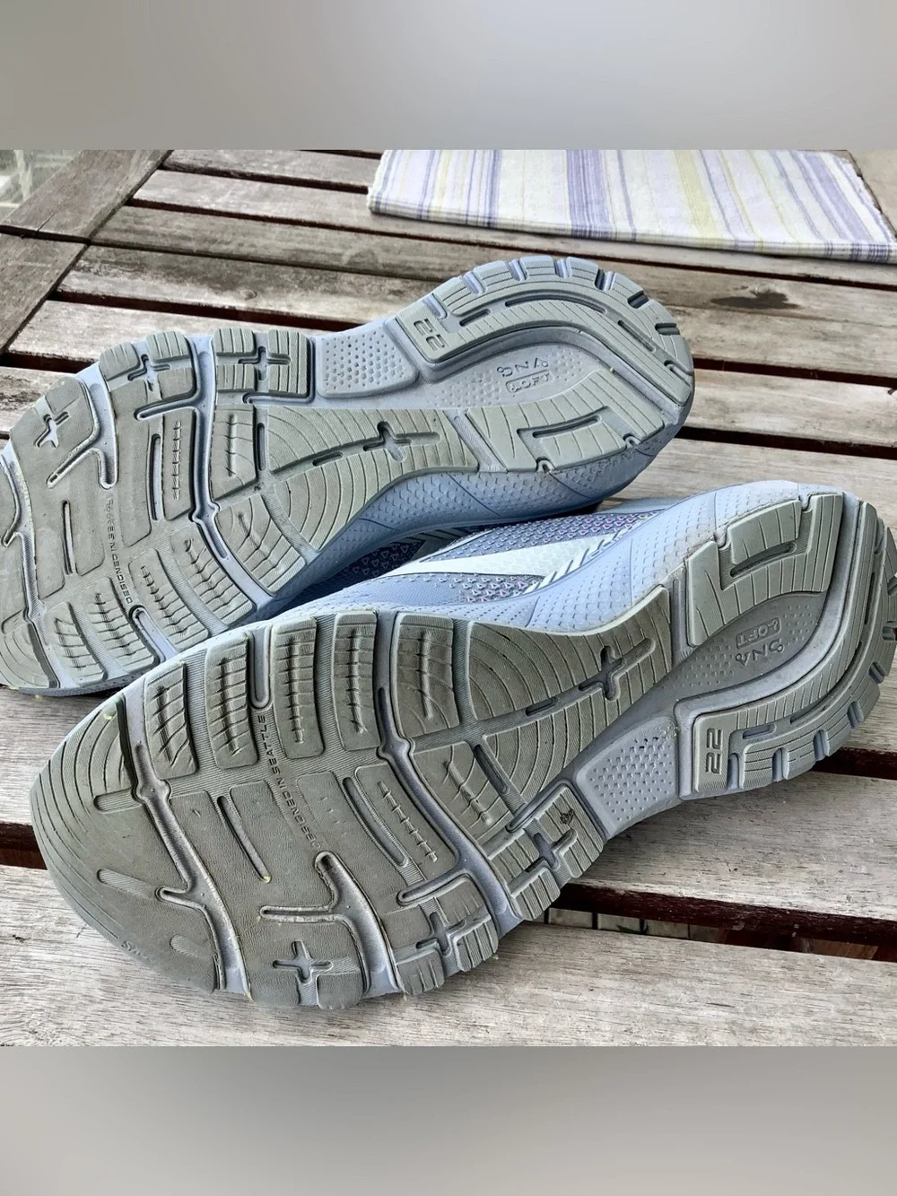 Brooks Adrenaline GTS 22 light blue running shoe - women's Sz 8.5 - Picture 7 of 8